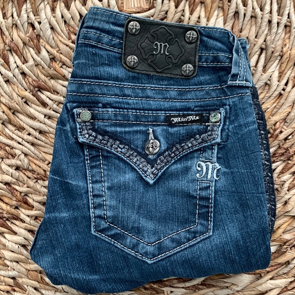 Miss Me Destructed Embroidered Skinny Jean 27 NWOT - Picture 1 of 16